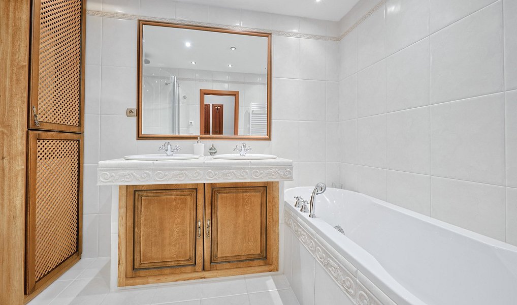 Pronájem bytu 4+1 88 m², Jesenice – náhled fotky 9