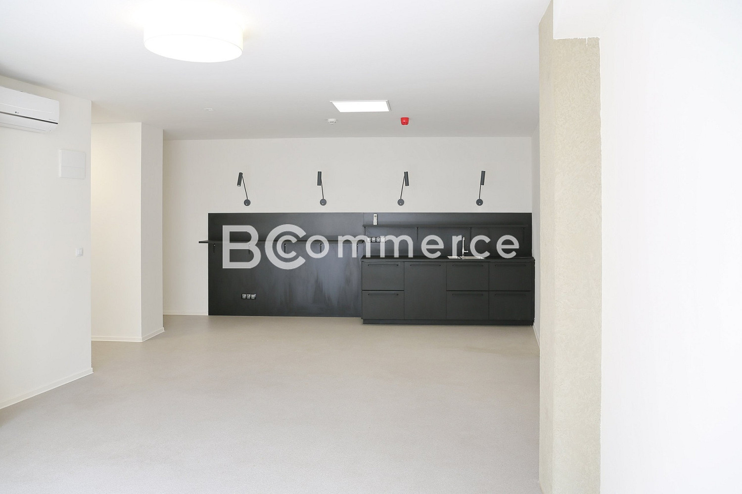 Pronájem kanceláře 380 m² — photo 2