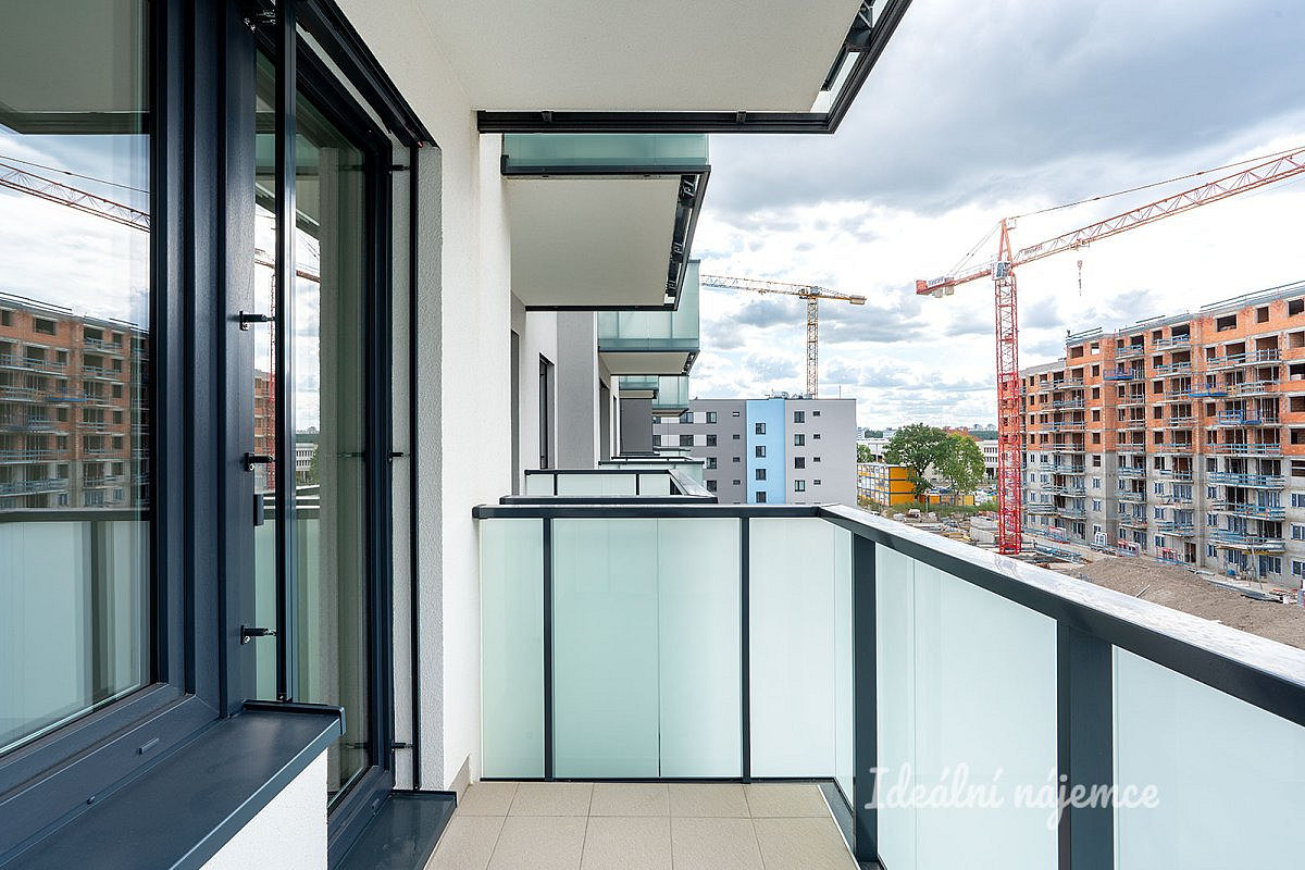 Pronájem bytu 1+kk 32 m² – fotografie 2