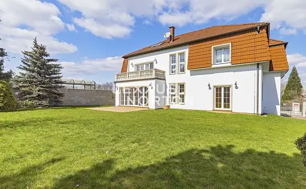 Pronájem domu 610 m² s pozemkem 747 m², U Komárova, Průhonice, okres Praha-západ