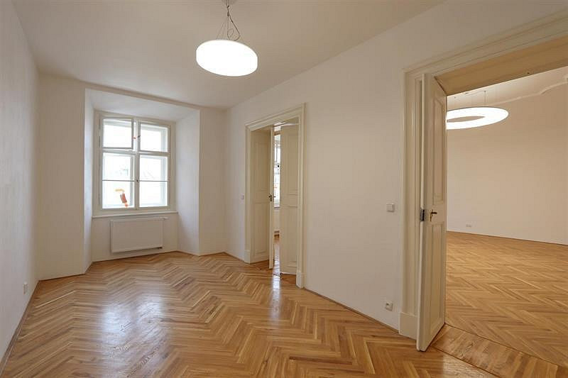 Pronájem kanceláře 65 m² — photo 3