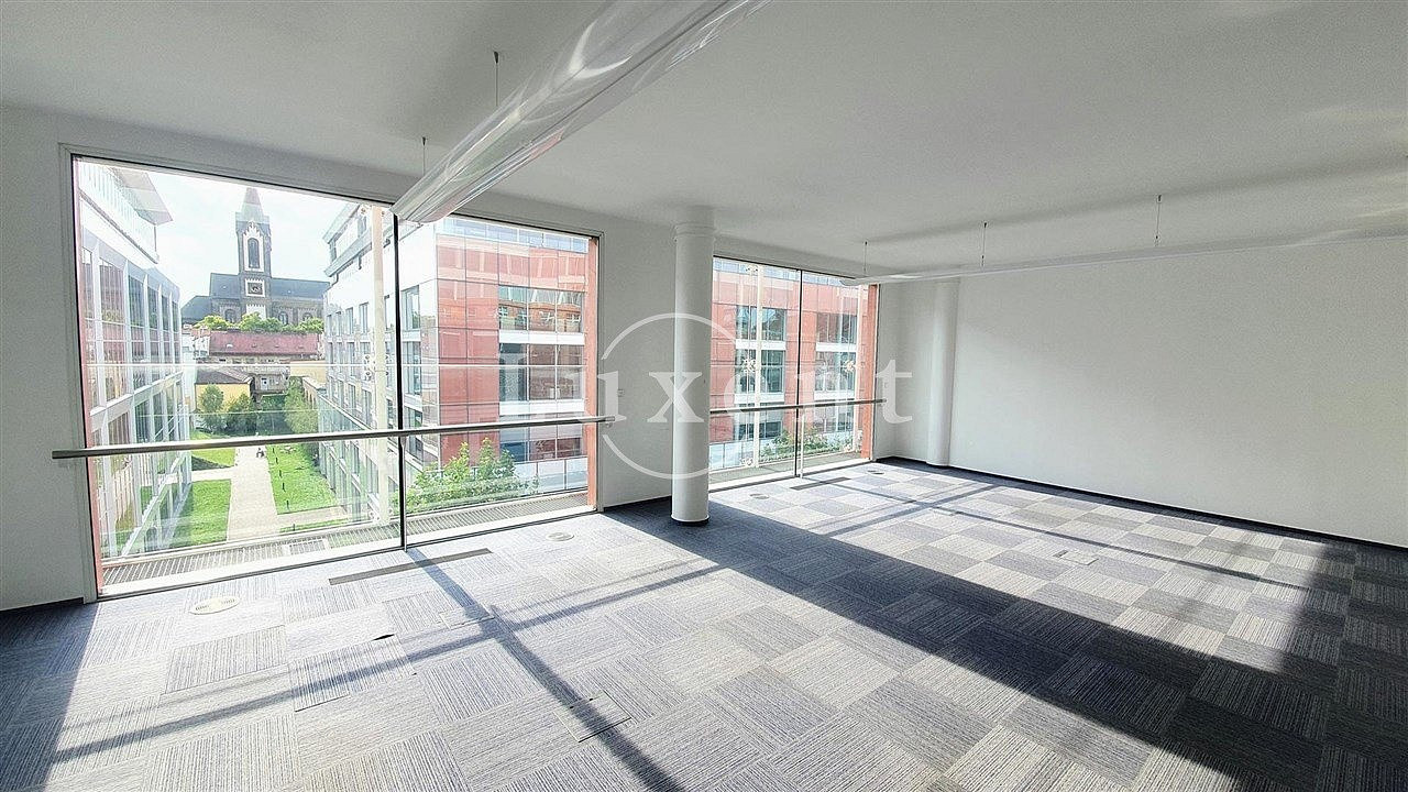 Pronájem kanceláře 416 m²