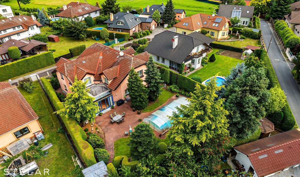 Prodej domu 512 m² s pozemkem 973 m², Jesenice – náhled fotky 3