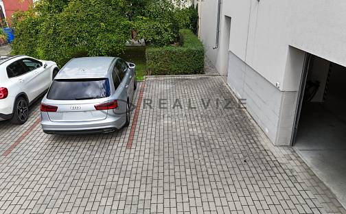 Prodej garážového stání v uzavřeném dvoře, 14 m2, Nová ul. České Budějovice, Nová, České Budějovice - České Budějovice 3