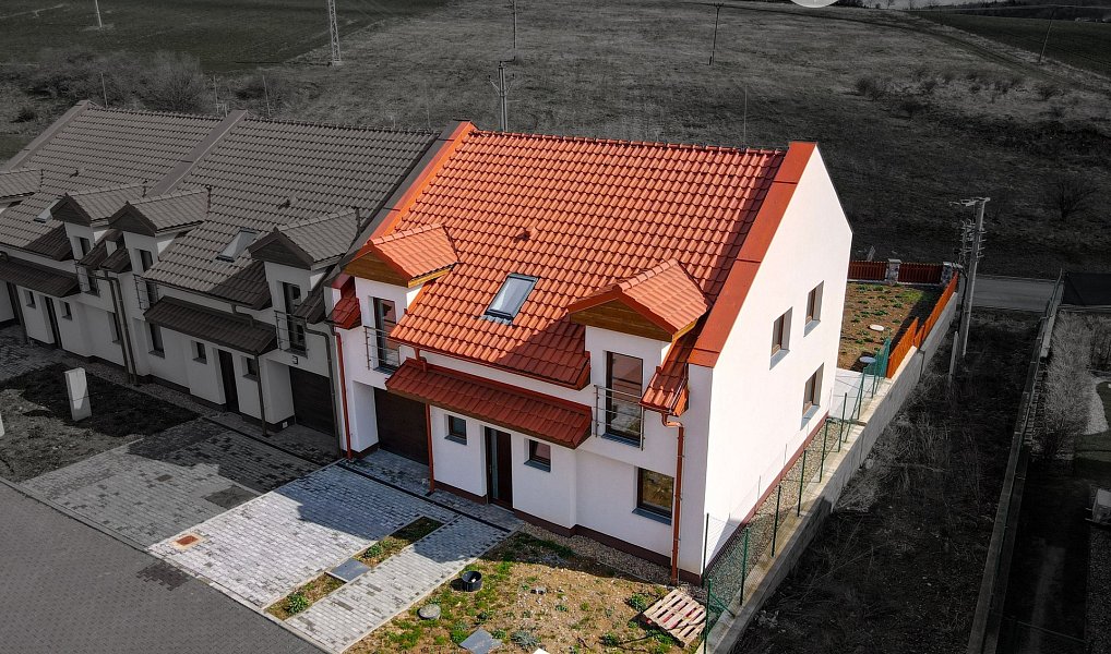 Prodej domu 220 m² s pozemkem 600 m², Březina – náhled fotky 2