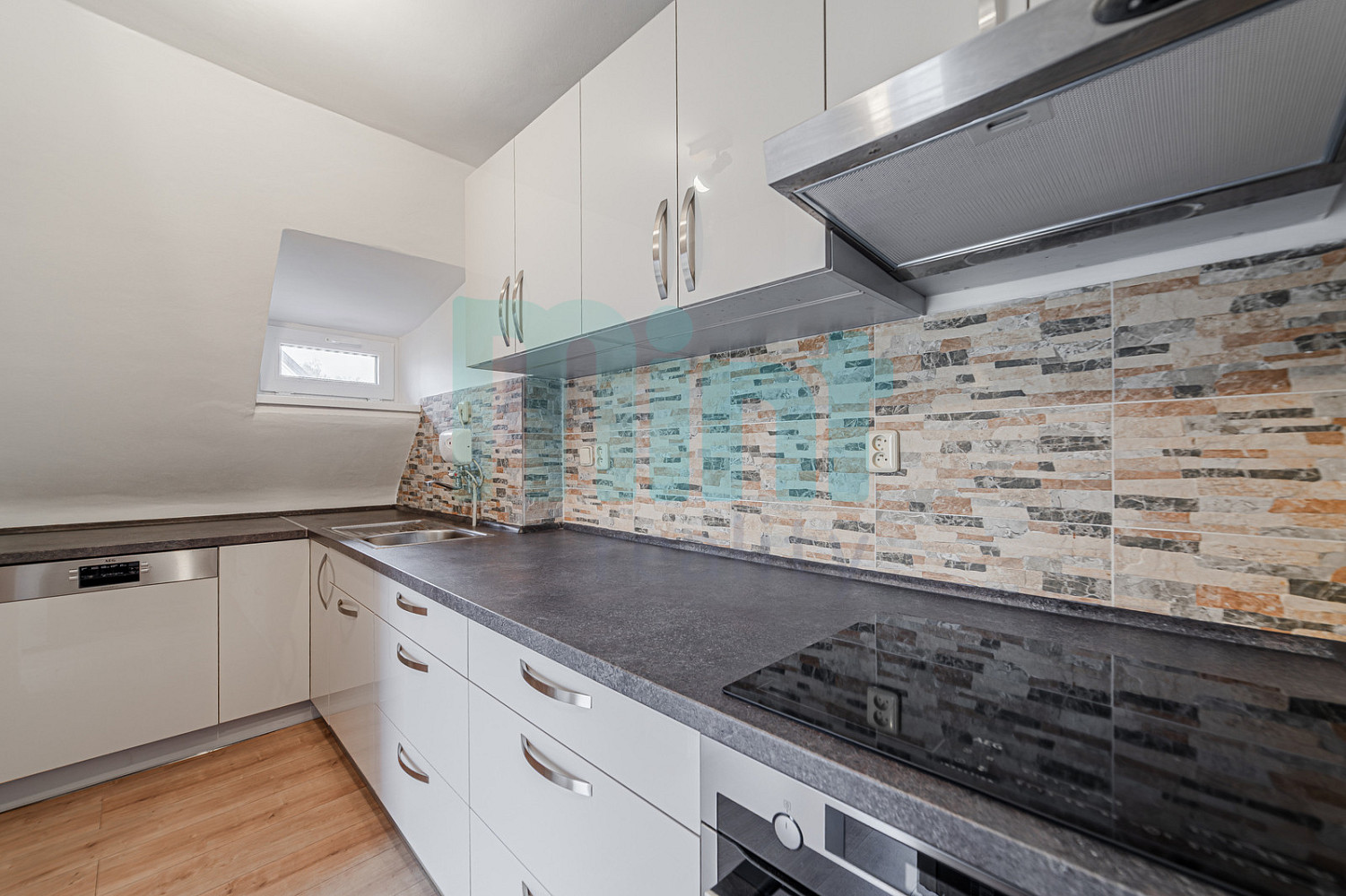 Prodej domu 250 m² s pozemkem 661 m² – pohled 2