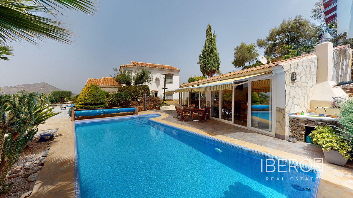 Prodej domu 280 m² s pozemkem 19 500 m²