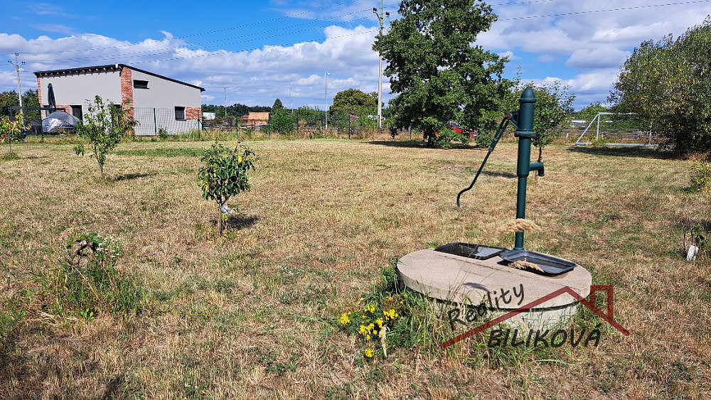 Prodej stavebního pozemku 790 m² – pohled 4