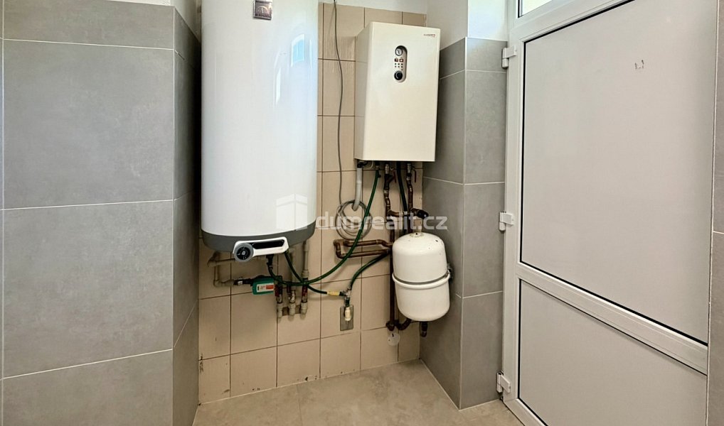 Prodej domu 247 m² s pozemkem 1 024 m², Lukov – náhled fotky 15