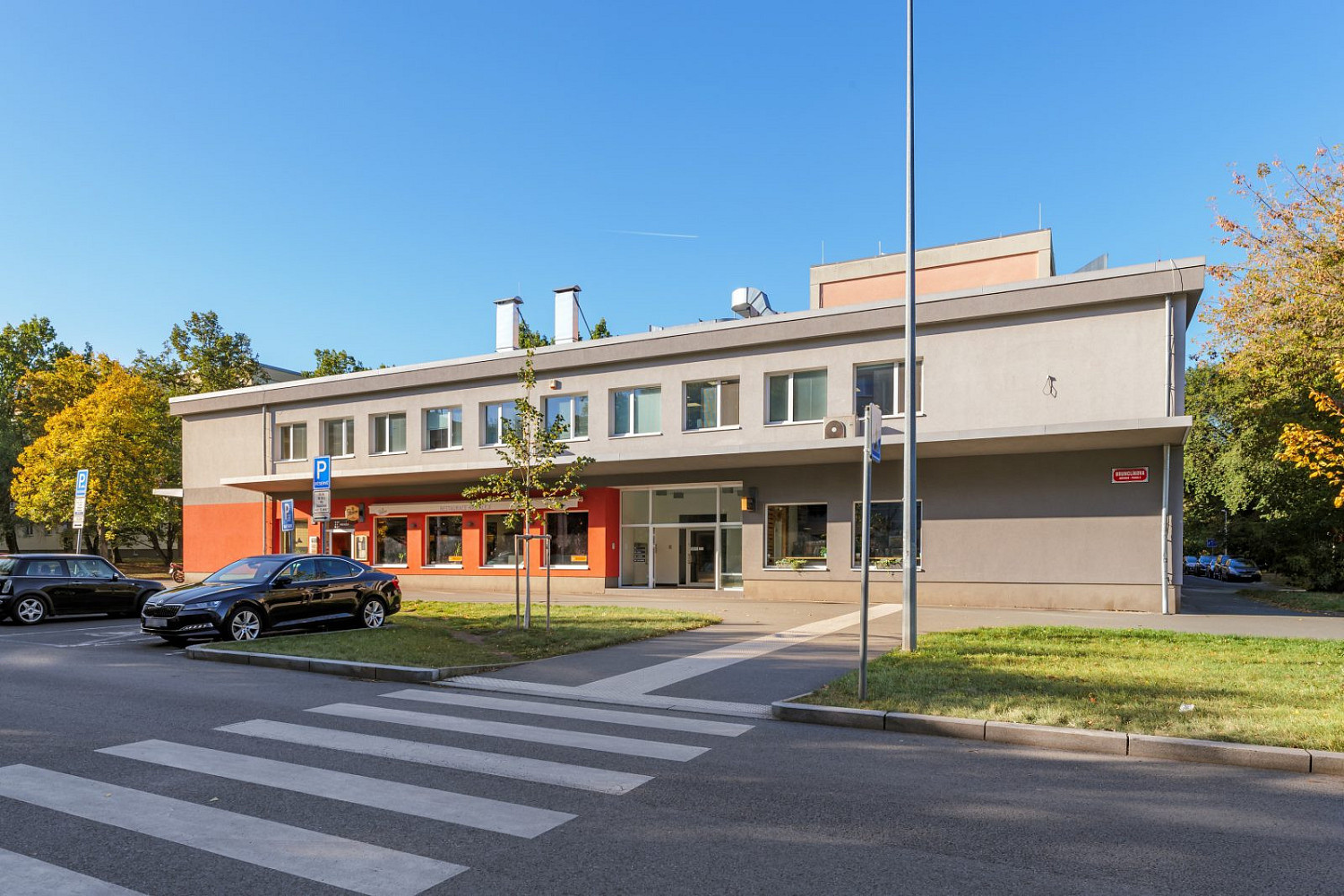Pronájem kanceláře 330 m²