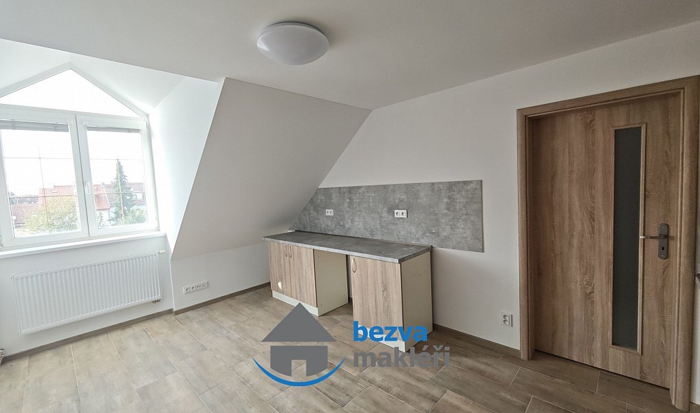 Pronájem bytu 3+1 88 m², Pardubice – náhled fotky 3