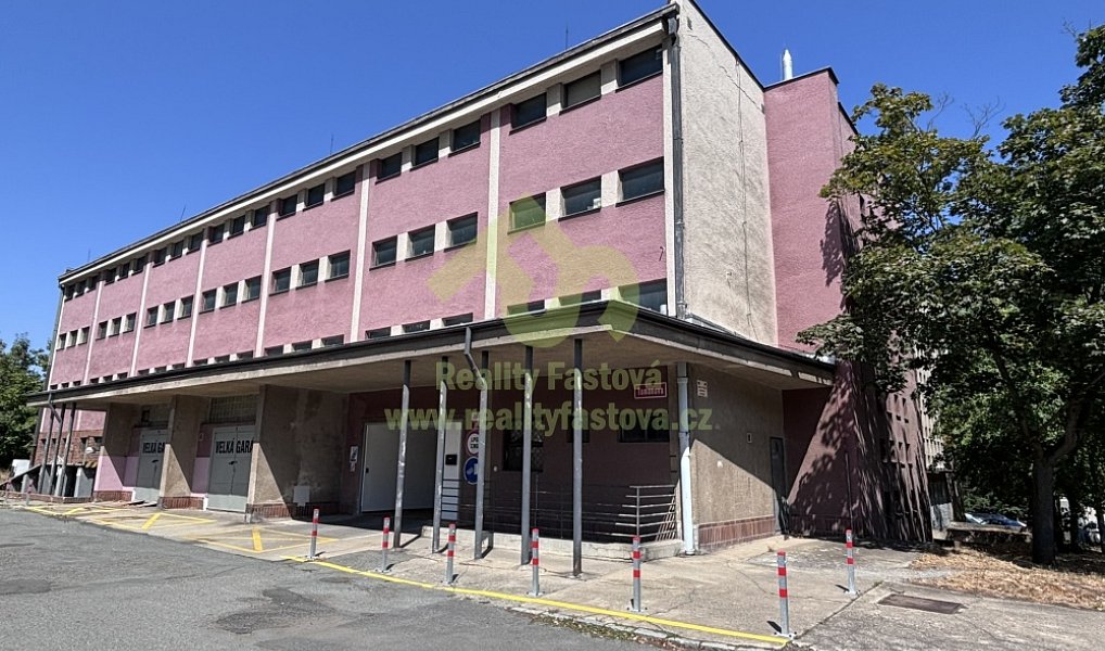 Prodej zabezpečeného garážového stání s elektřinou – Plzeň, Bory (ul. Tomanova)!, Plzeň – náhled fotky 3