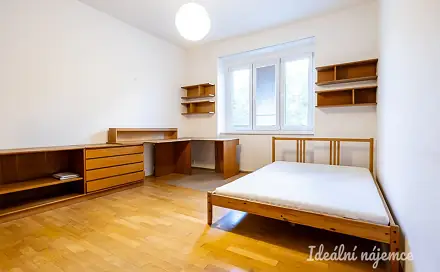 Pronájem bytu 1+kk 29 m², Biskupcova, Praha 3 - Žižkov