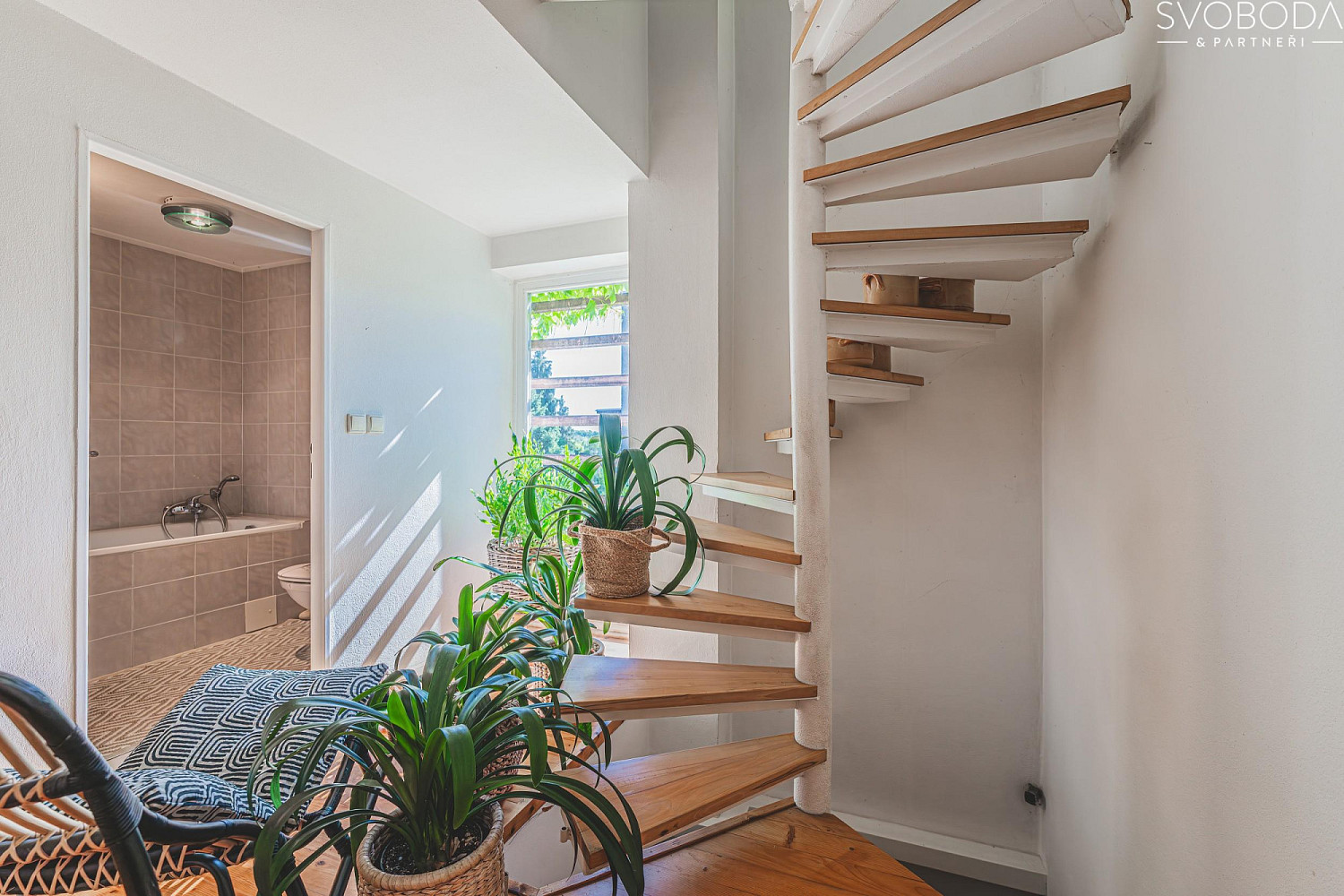 Prodej domu 300 m² s pozemkem 1 176 m² - View 6