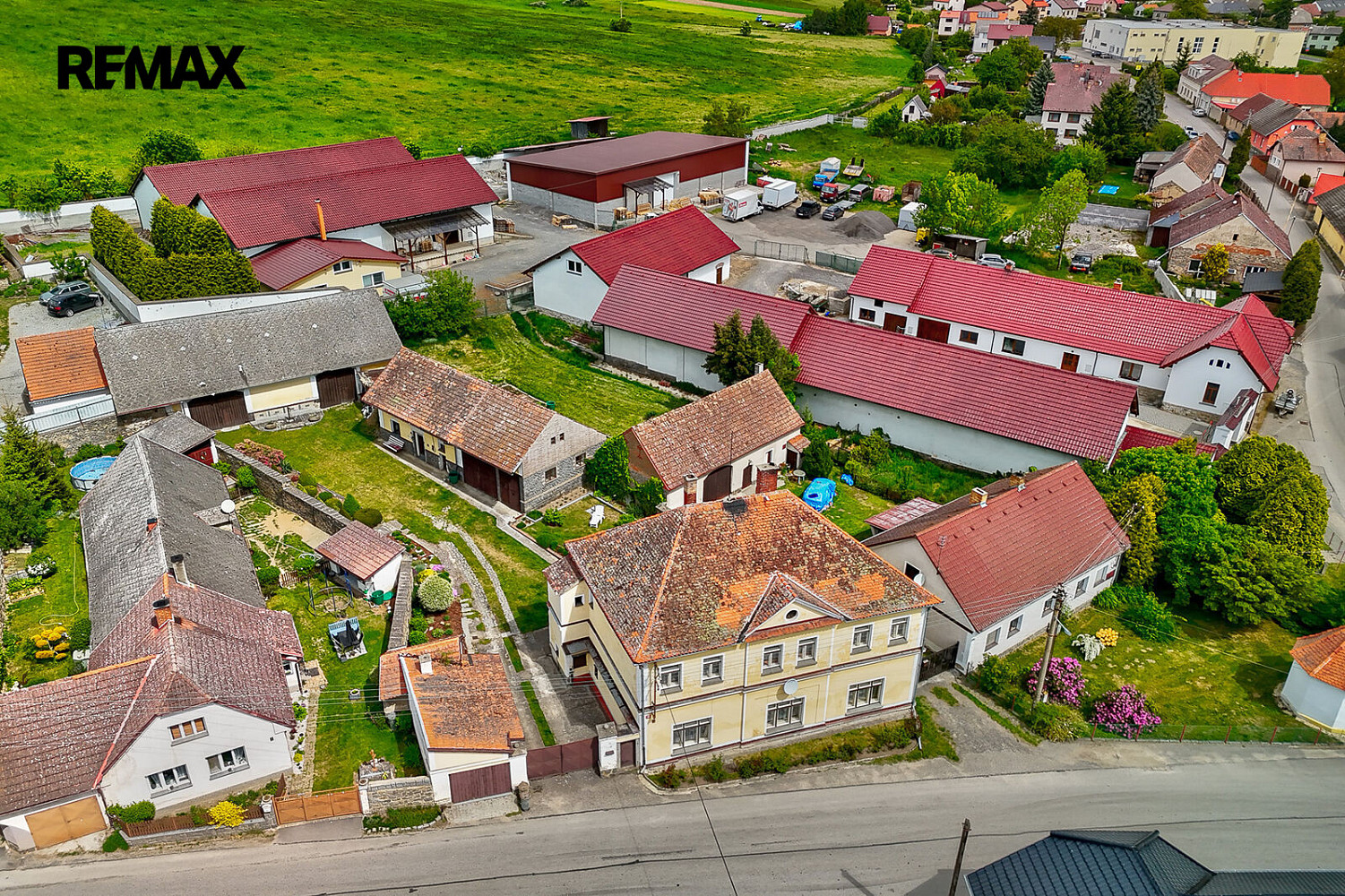 Prodej domu 200 m² s pozemkem 1 223 m²