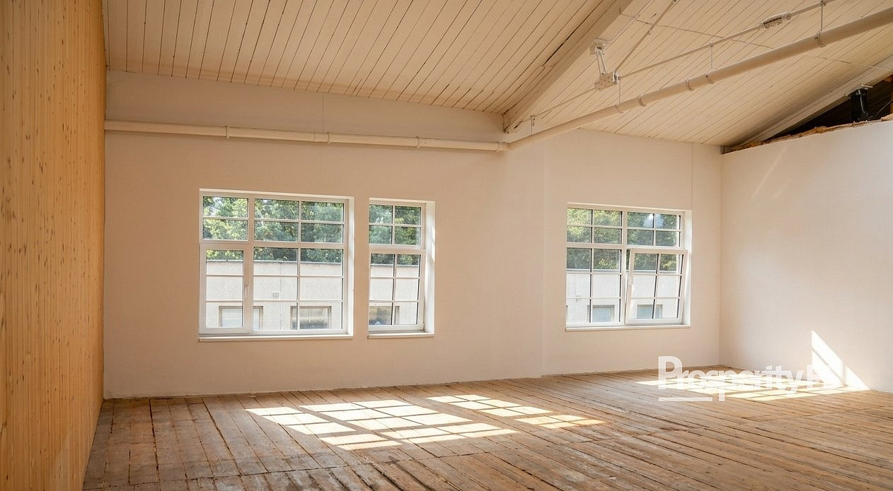 Pronájem obchodních prostor 110 m² – fotografie 2