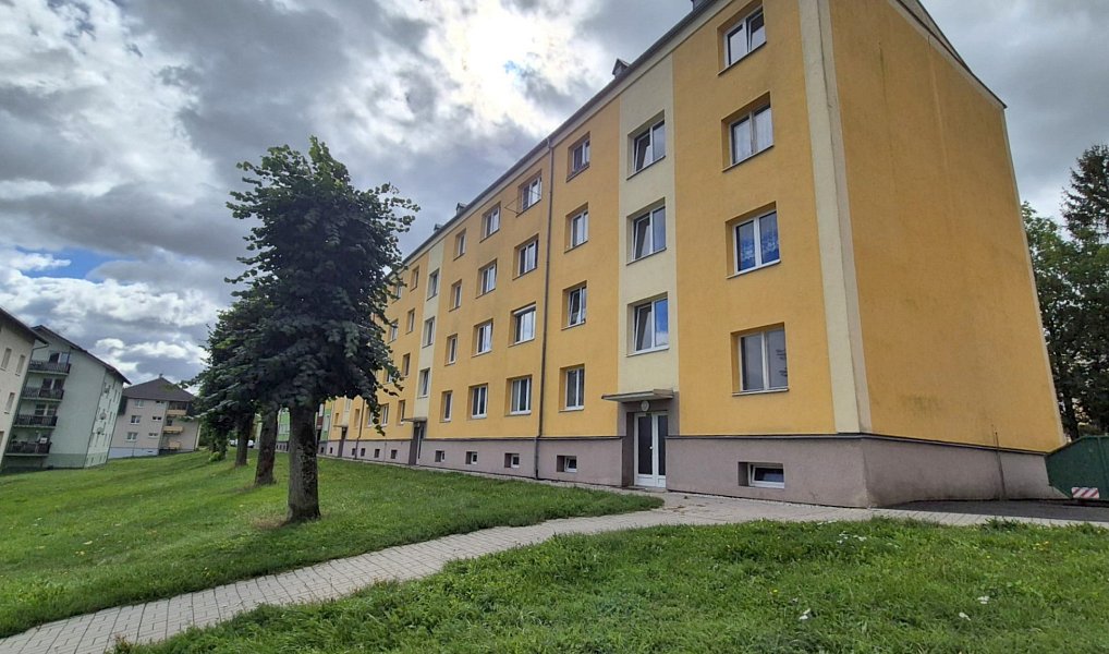 Prodej bytu 1+1 35 m², Nová Role – náhled fotky 2