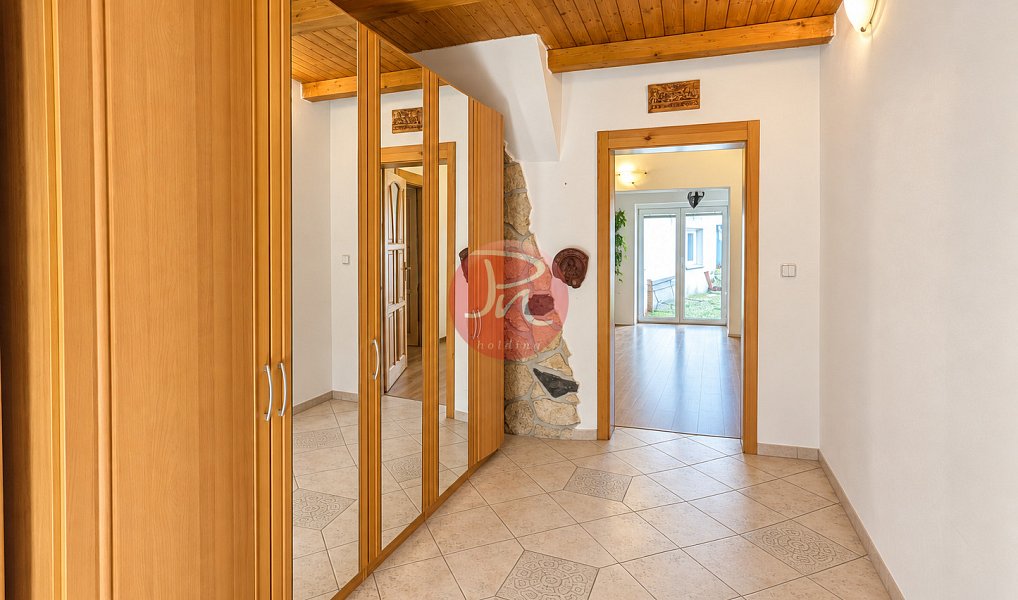 Prodej domu 340 m² s pozemkem 1 272 m², Hranice – náhled fotky 13