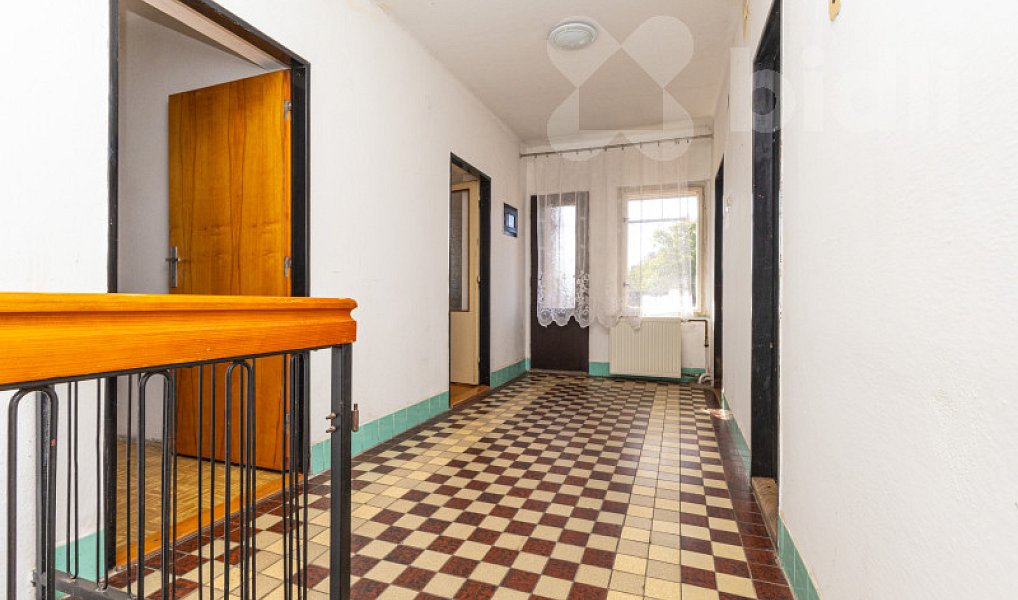 Prodej domu 279 m² s pozemkem 2 398 m², Okřesaneč – náhled fotky 33