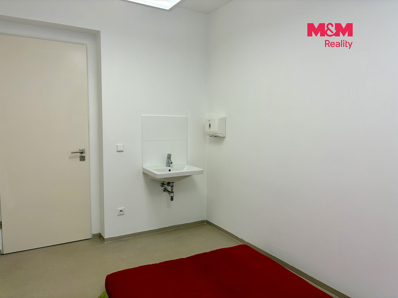 Pronájem kanceláře 12 m² – fotografie 3