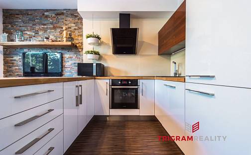 Prodej bytu 2+kk 54 m², Pouchovská, Hradec Králové