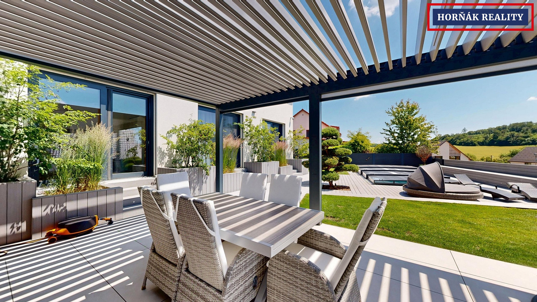 Prodej domu 288 m² s pozemkem 863 m² – fotografie 2