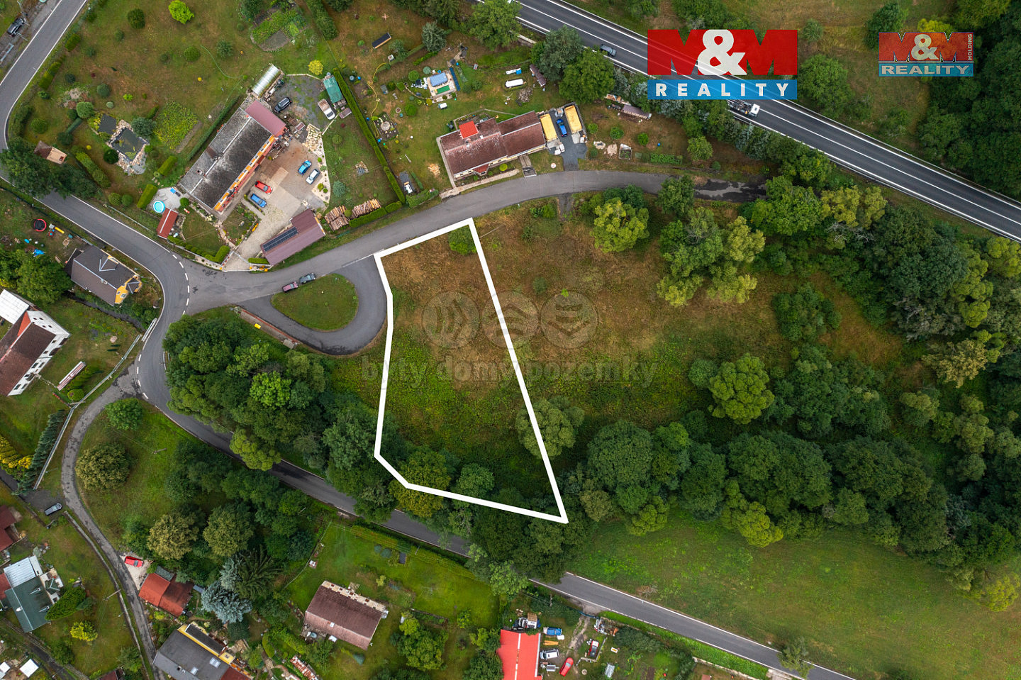 Prodej stavebního pozemku 2 240 m²