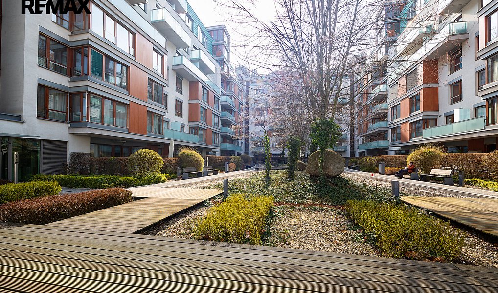 Pronájem bytu 2+kk 73 m², Praha – náhled fotky 15