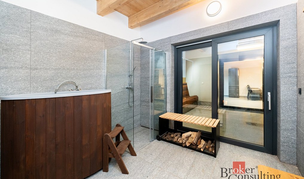 Prodej domu 214 m² s pozemkem 350 m², Trutnov – náhled fotky 22