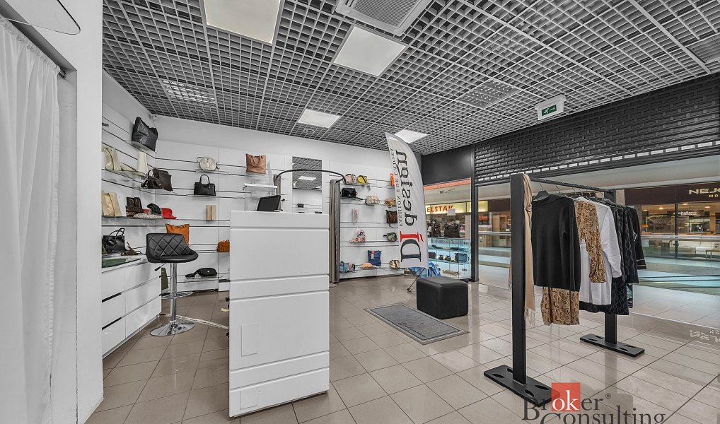 Pronájem obchodních prostor 191 m², Hradec Králové – náhled fotky 3