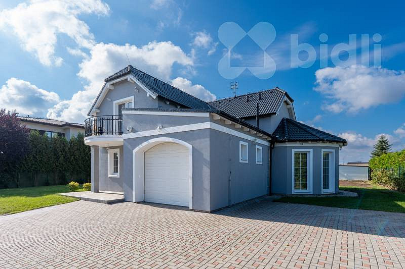 Pronájem domu 189 m² s pozemkem 1 140 m²