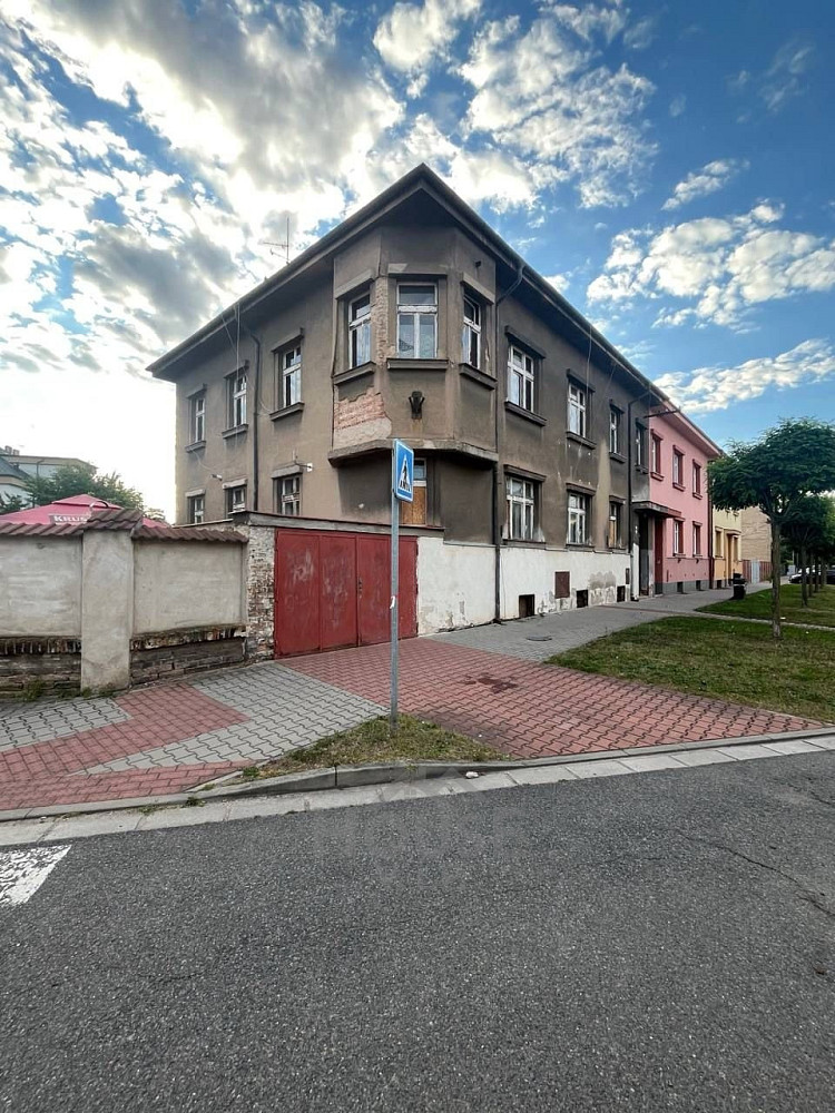 Prodej nájemního domu, činžáku 800 m² — photo 2