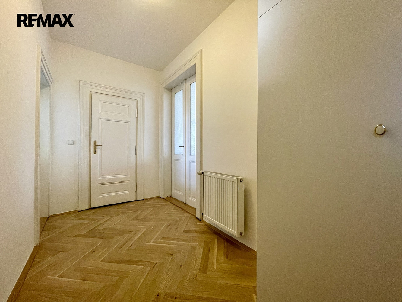 Pronájem bytu 1+1 62 m² — photo 2