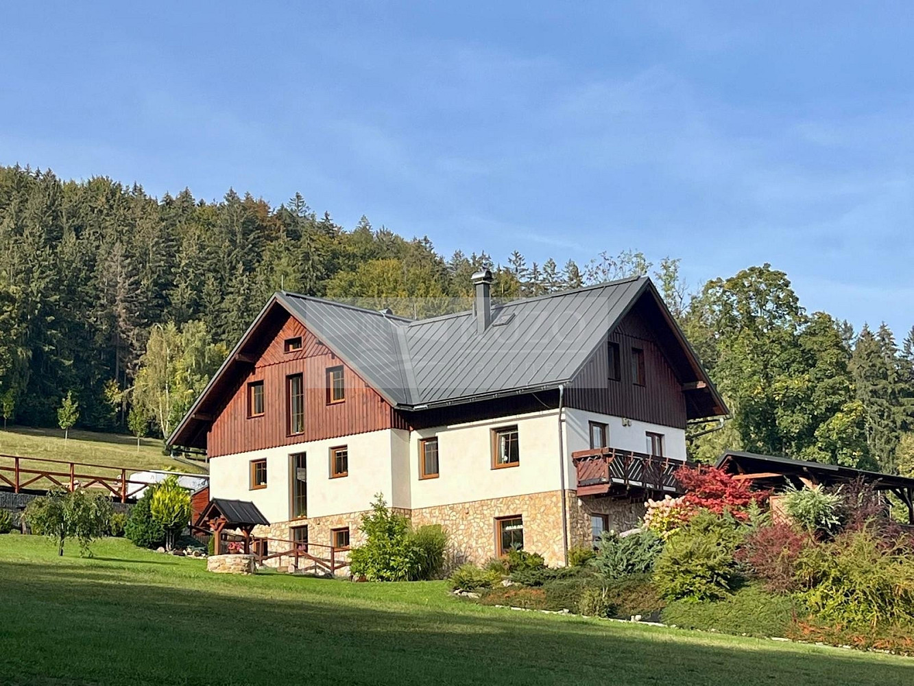Prodej domu 345 m² s pozemkem 1 850 m²