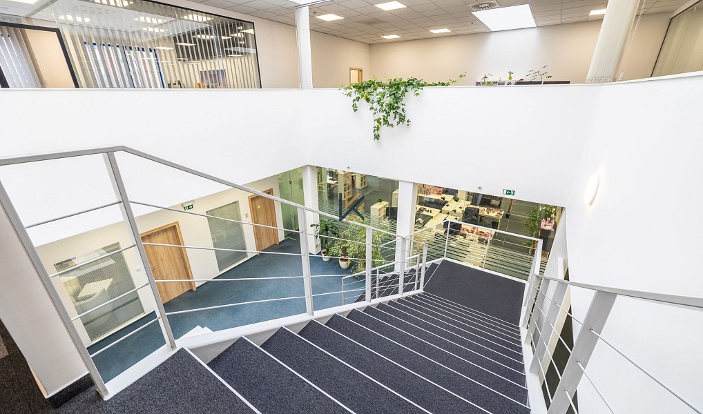 Pronájem kanceláře 1 030 m², Praha – náhled fotky 11