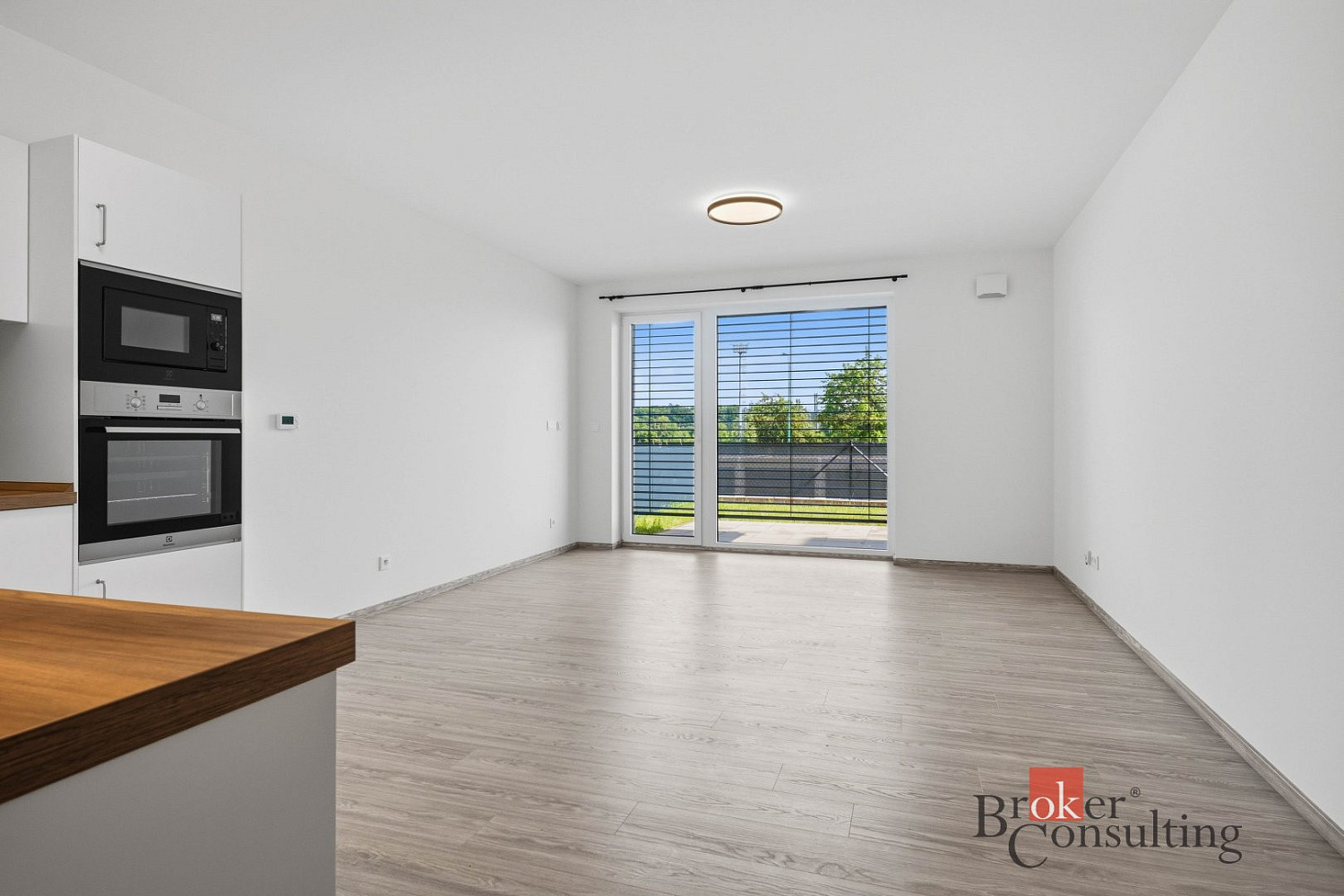 Pronájem bytu 1+kk 34 m² — photo 2