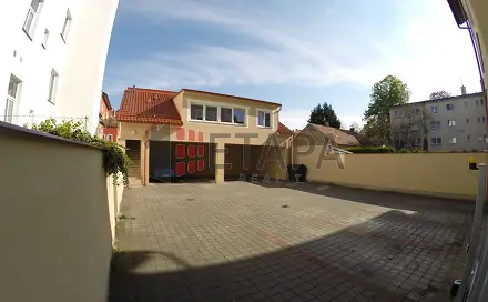 Pronájem zabezpečeného krytého parkovacího stání ve Skuherského ul. v Českých Budějovicích, Skuherského, České Budějovice - České Budějovice 3