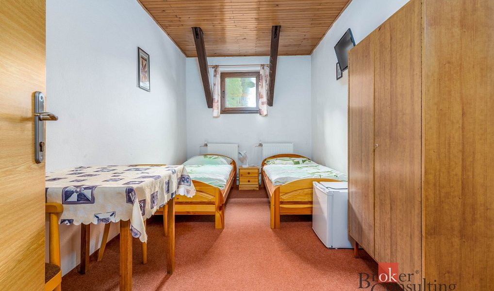 Prodej domu 620 m² s pozemkem 1 366 m², Horní Maršov – náhled fotky 9