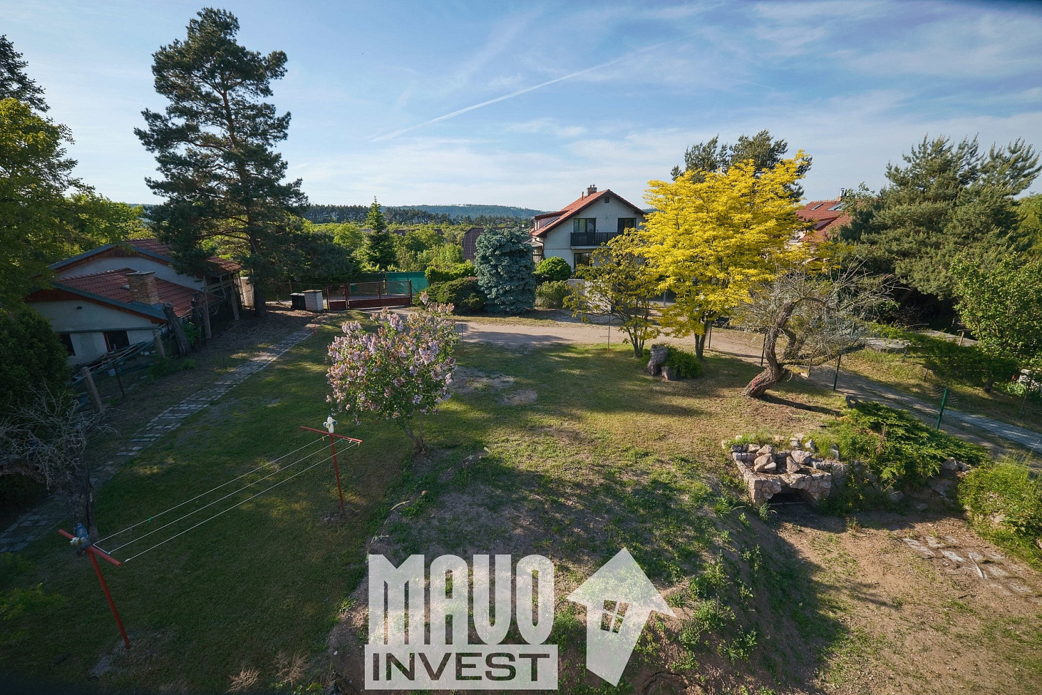 Prodej stavebního pozemku 550 m² – pohled 2