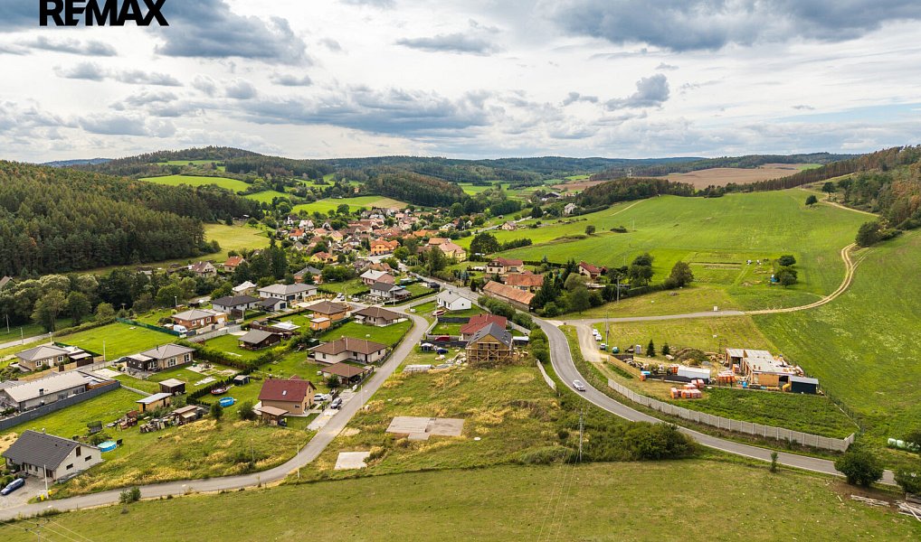 Prodej stavebního pozemku 1 183 m², Obory – náhled fotky 9