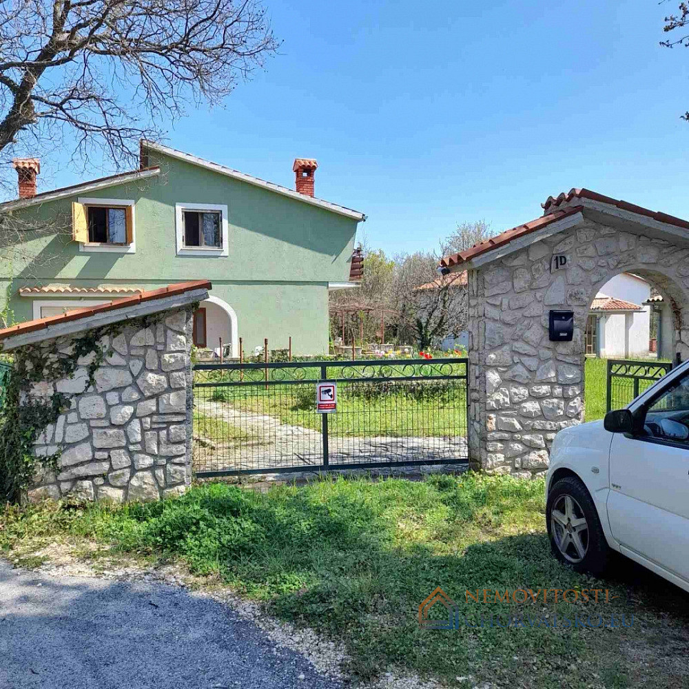 Prodej domu 200 m² s pozemkem 1 008 m² - Vista 4