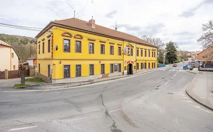 Prodej obchodních prostor 1 500 m², Eškova, Jince, okres Příbram
