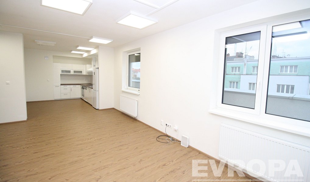 Pronájem kanceláře 81 m², Plzeň – náhled fotky 4