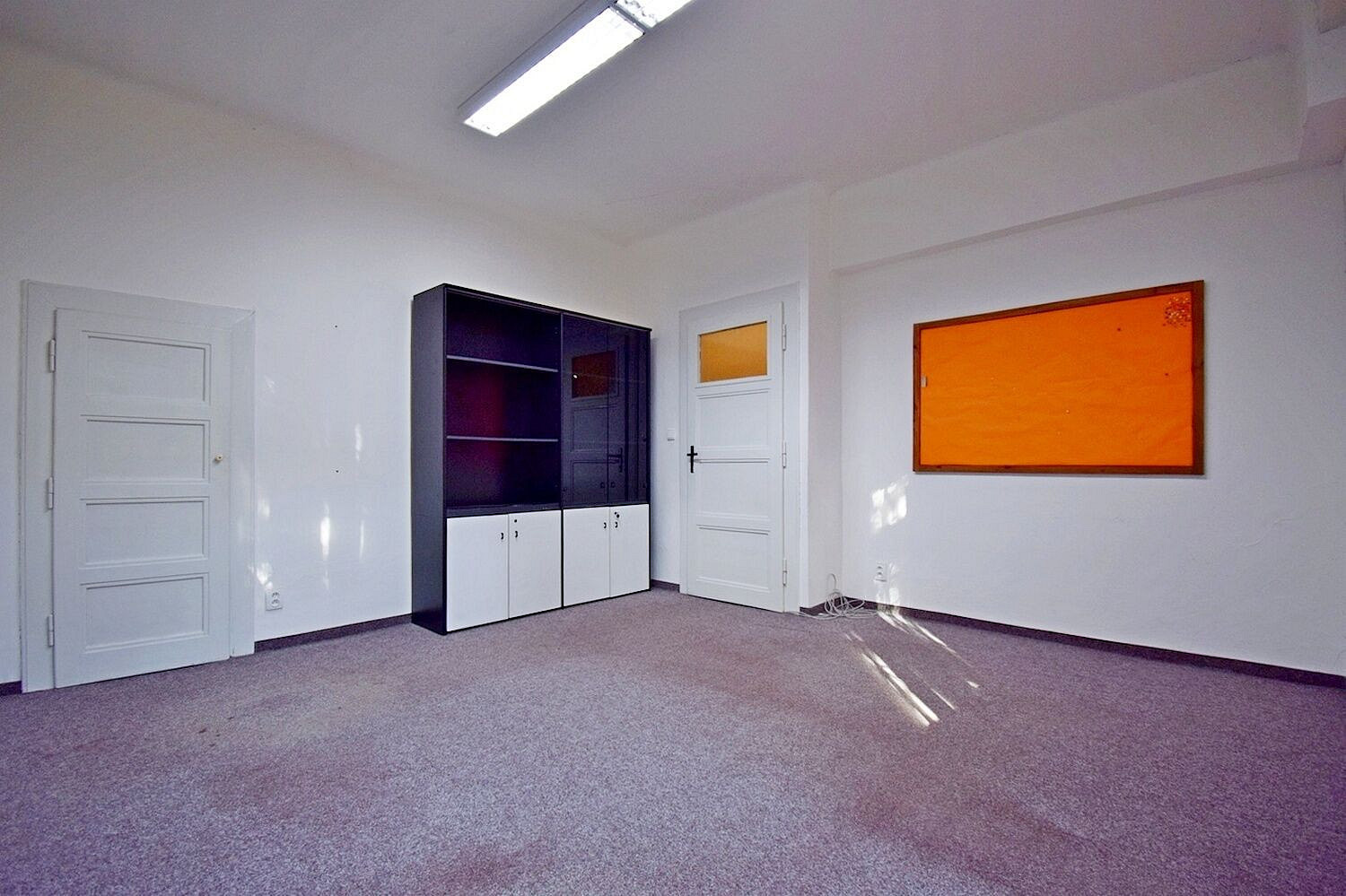 Pronájem kanceláře 60 m² – fotografie 3