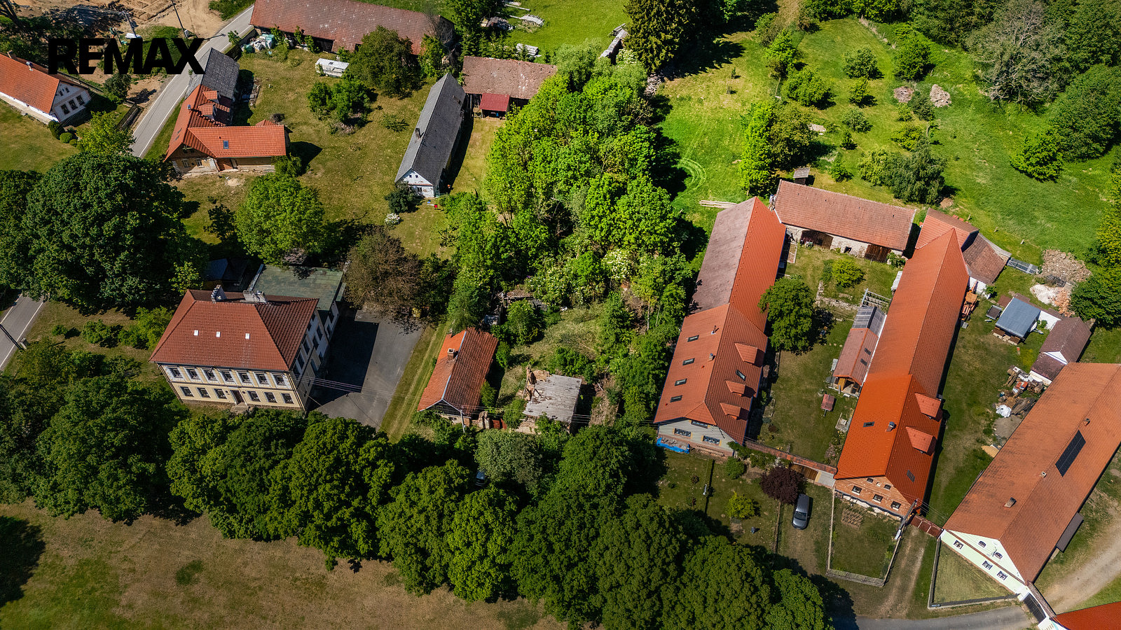Prodej stavebního pozemku 1 677 m² — photo 2