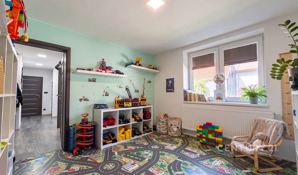 Prodej domu 284 m² s pozemkem 1 154 m², Roštín – náhled fotky 16
