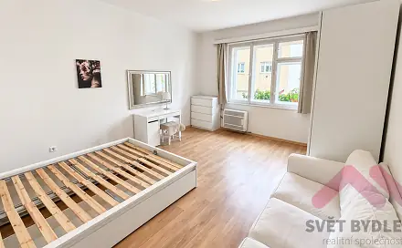 Pronájem bytu 1+kk 30 m², Brtnická, Praha 10 - Michle