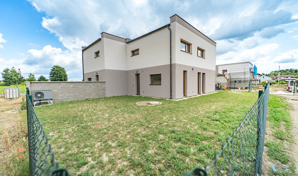 Prodej domu 110 m² s pozemkem 304 m², Březnice – náhled fotky 2