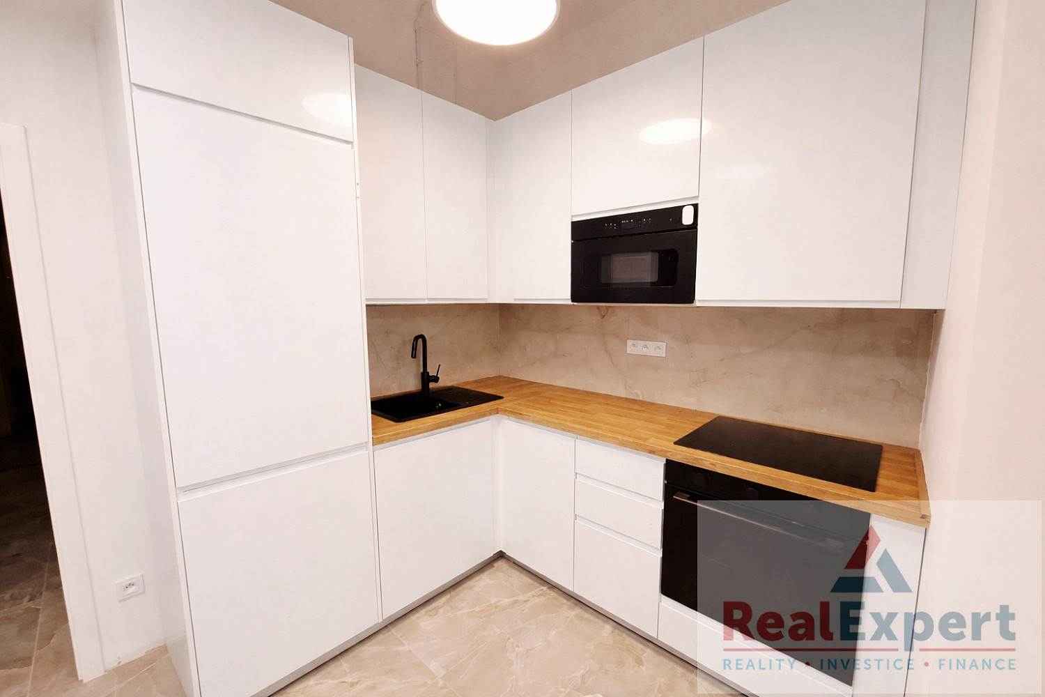Pronájem bytu 1+kk 35 m²