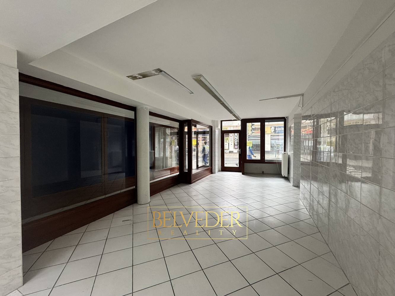 Pronájem obchodních prostor 140 m²